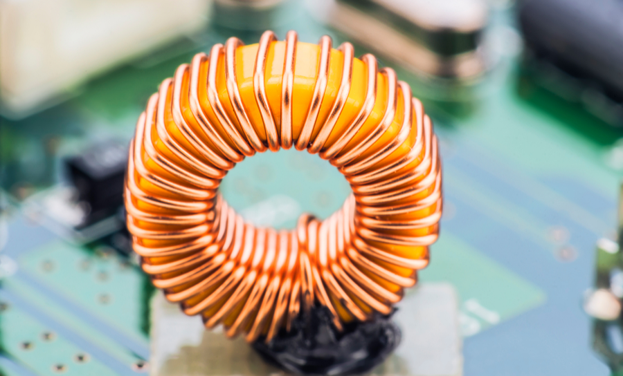 Che effetto ha la legge di Lenz nei PCB e come influisce sulla loro progettazione?