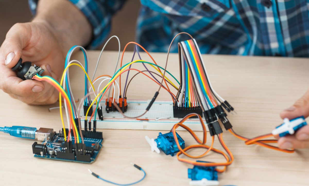 How to Interface an LED With an 8051 Microcontroller: Processes and ...