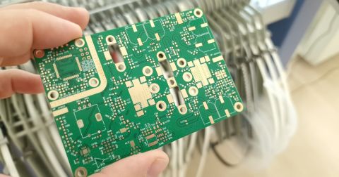 超高精細HDIでRF設計を変革する