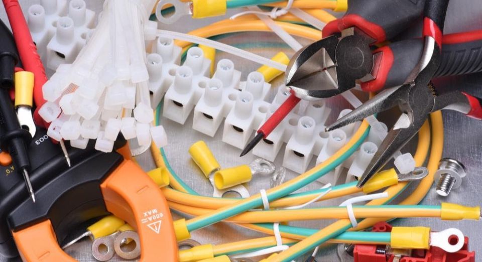 汎用コントローラーを2つのPCBに分割した方がよい理由