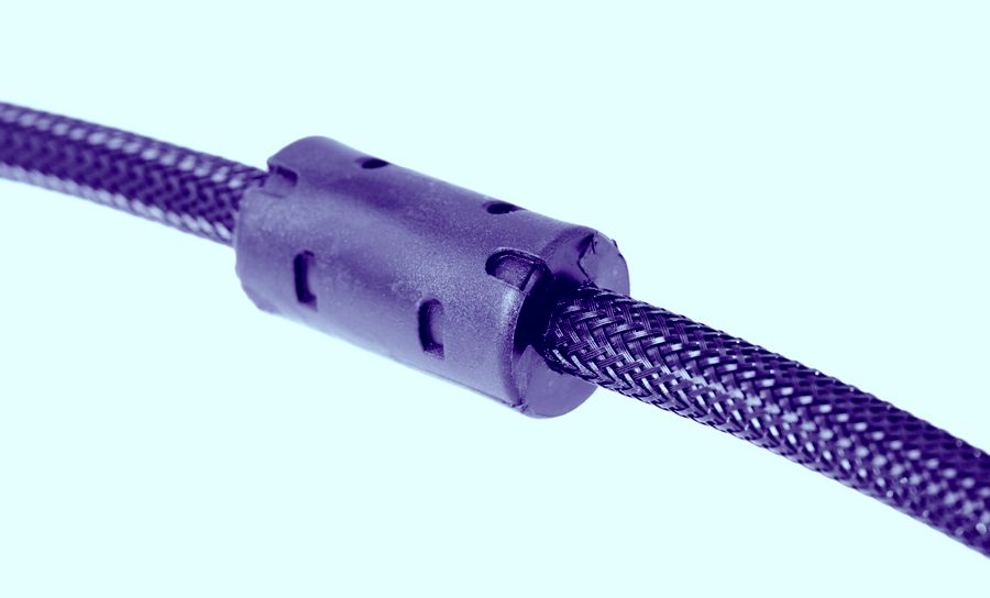 usar un núcleo de ferrita en tu diseño para reducir la EMI