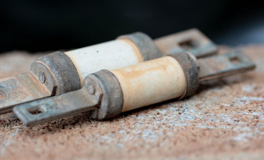 Ceramic vs. FR4 Multilayer PCBs: When to Use Either and How