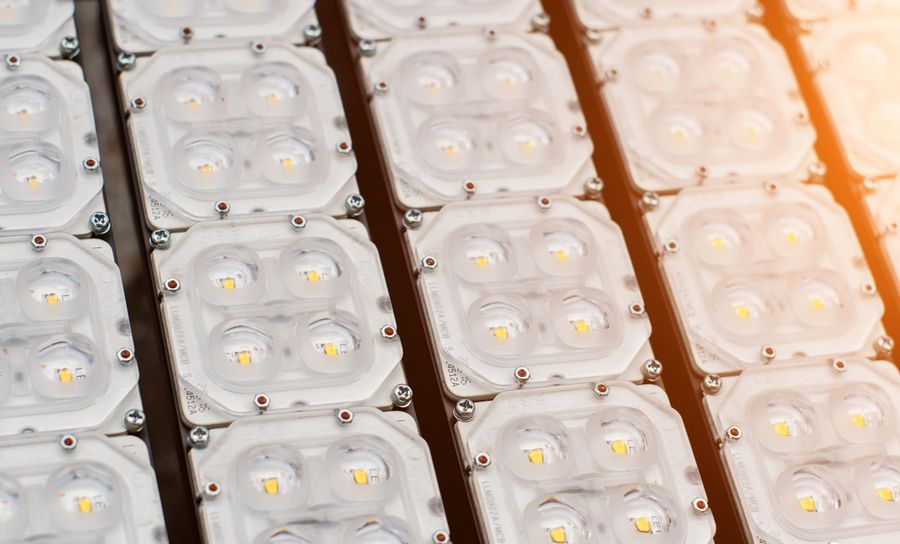 Strom mit Hunderten von LEDs