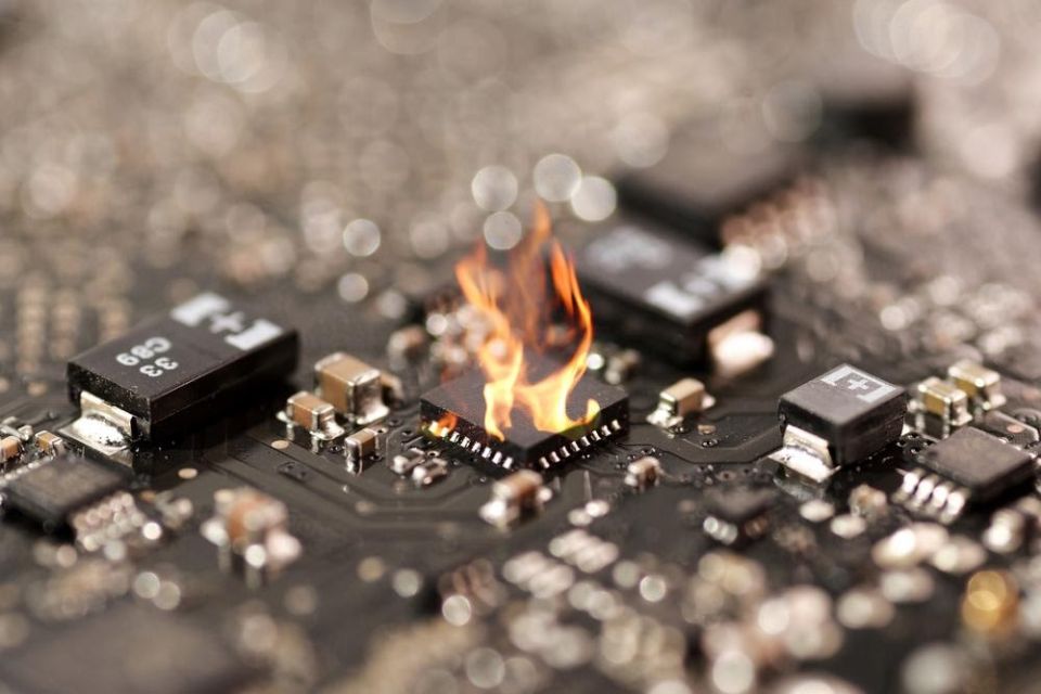 Por qué el análisis de redes de suministro de potencia es esencial para diseñar PCBs eficaces