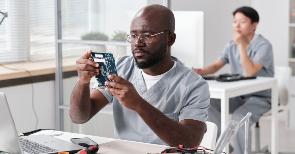 더 현명한 설계 선택을 위한 최신 부품 가격 및 데이터