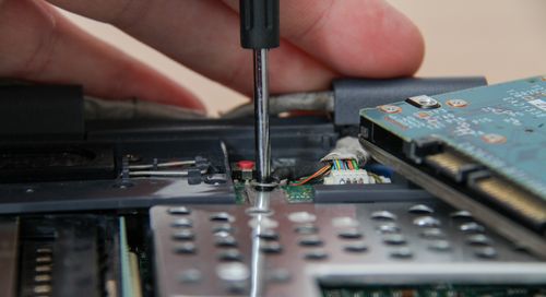 Utiliser des boîtes de blindage contre les interférences électromagnétiques sur un circuit imprimé