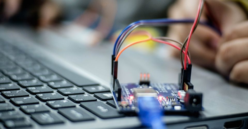 Кодирование с использованием ИИ и Arduino